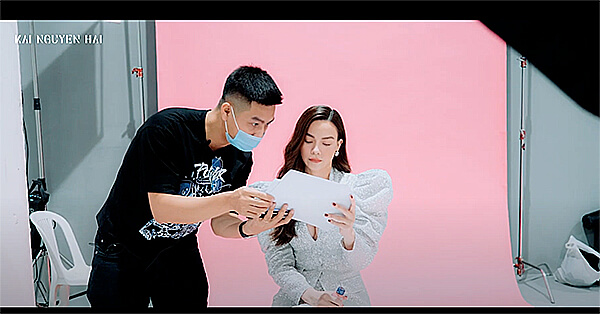 HẬU TRƯỜNG SẢN XUẤT - Hậu trường quay TVC cùng Hà Hồ